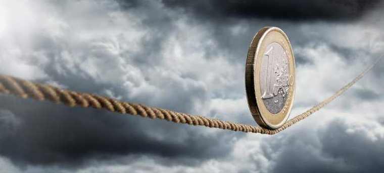 SZ: Μάχη για το ευρώ και αμοιβαία δυσπιστία στην ευρωζώνη
