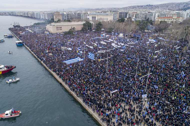 Δεκάδες χιλιάδες πολίτες στο συλλαλητήριο στη Θεσσαλονίκη για το ονοματολογικό της πΓΔΜ