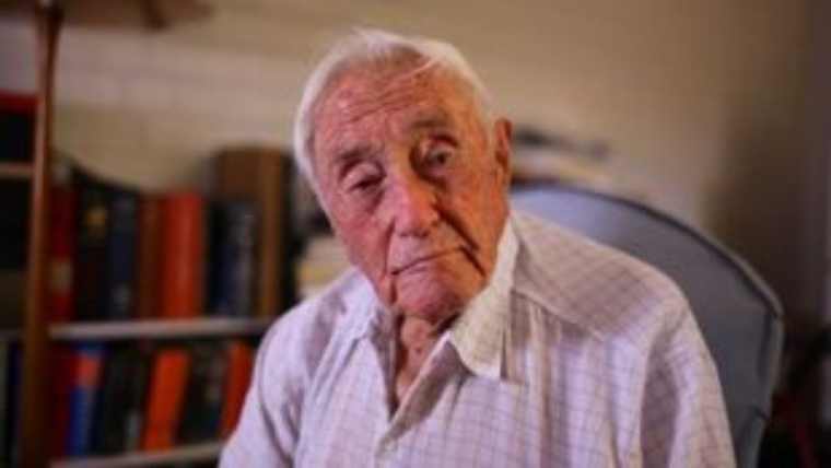 Αναχώρησε για την Ελβετία ο γηραιότερος επιστήμονας στην Αυστραλία Ντ. Γκούνταλ, για να υποβληθεί σε ευθανασία