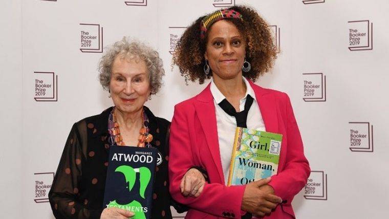 Η Μάργκαρετ Ατγουντ και η Μπερναρντίν Εβαρίστο μοιράστηκαν το βραβείο Booker 2019