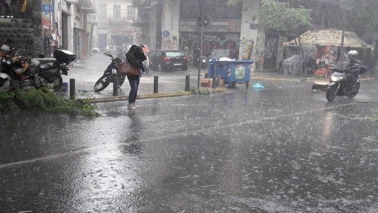 Πολύ πιθανές οι έντονες βροχοπτώσεις και στην Αττική μετά το μεσημέρι