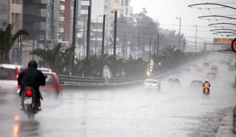 Ισχυρή καταιγίδα και προβλήματα στους δρόμους της Αττική