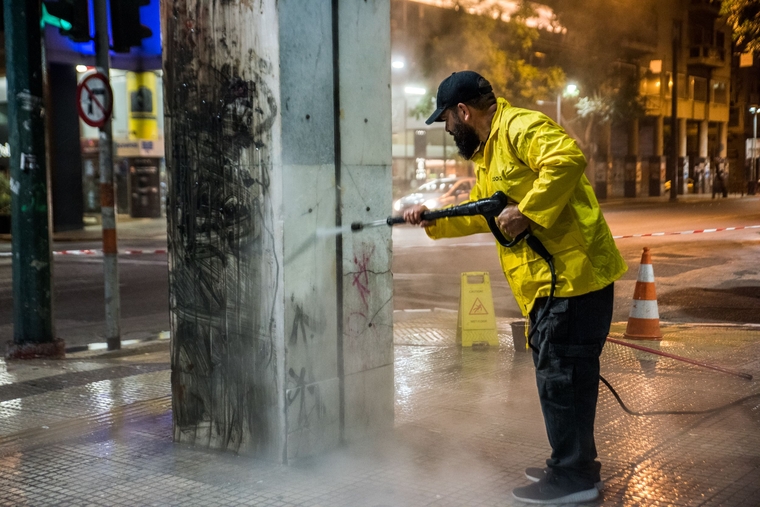 Αντιγκράφιτι ενός χιλιομέτρου στην Πατησίων