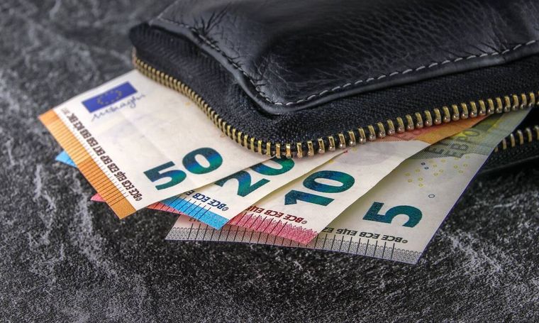 Επίδομα 534 ευρώ: Πότε θα γίνει η πληρωμή – Ποιοι είναι οι δικαιούχοι