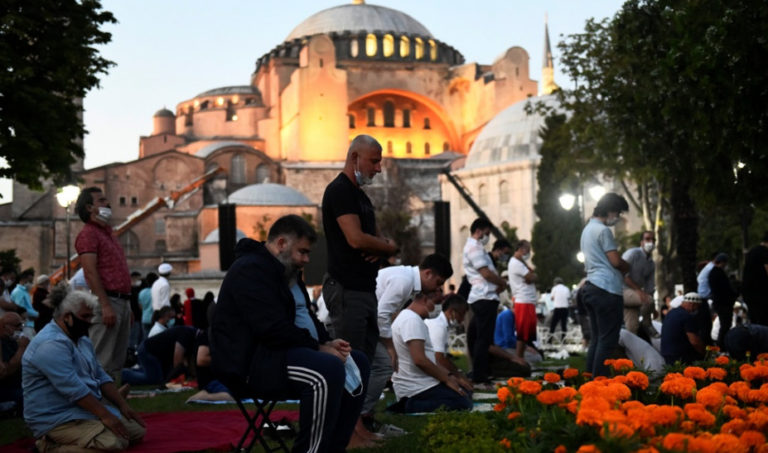 Τουρκία: «Έτοιμη» για την πρώτη μουσουλμανική προσευχή η Αγία Σοφία