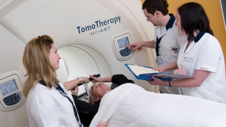 Tomotherapy: Ακτινοθεραπεία των καρκινικών όγκων χωρίς παρενέργειες για τους ασθενείς