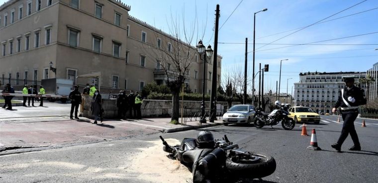 Δίωξη για ανθρωποκτονία από αμέλεια στον αστυνομικό που τραυμάτισε θανάσιμα 23χρονο έξω από την Βουλή