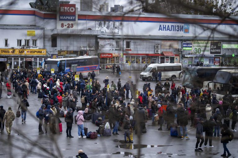 OHE: Σχεδόν 100.000 Ουκρανοί έχουν εγκατέλειψαν τις εστίες τους