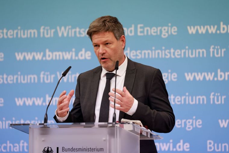 Ρ. Χάμπεκ: Οι Γερμανοί θα πρέπει να αρχίσουν να κάνουν οικονομία στην ενέργεια προκειμένου να ασκηθεί πίεση στη Ρωσία