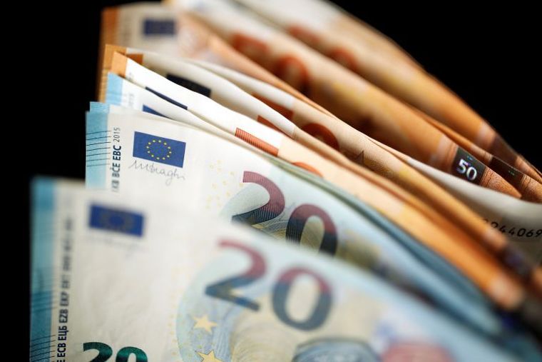 Σε ισχύ η νέα αύξηση του κατώτατου μισθού στα 713 ευρώ