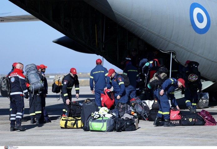 Πέντε αεροσκάφη με ανθρωπιστική βοήθεια στέλνει η Ελλάδα στην Τουρκία
