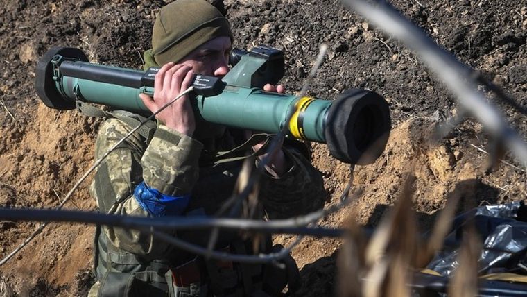 Επίδομα 2.700 δολαρίων για τους ουκρανούς στρατιώτες που πολεμούν στη πρώτη γραμμή