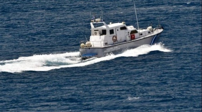 Ένας τραυματίας από σύγκρουση θαλαμηγού με υδροφόρo πλοίο στο λιμάνι των Σπετσών