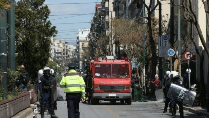 Ένταση στην Πατησίων έξω από το Οικονομικό Πανεπιστήμιο