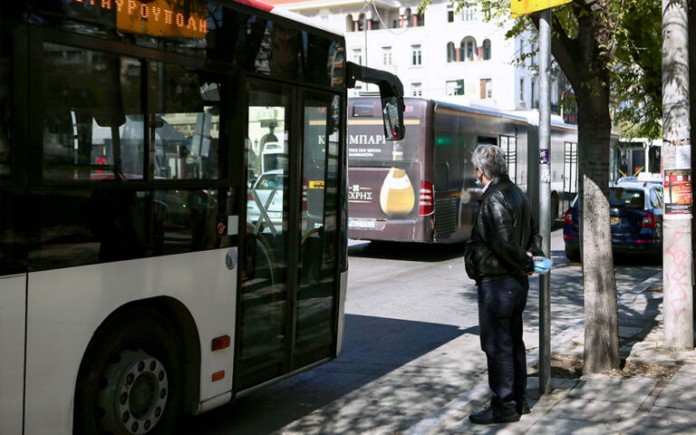 Επίθεση από νεαρούς επιβάτες κατήγγειλε ότι δέχθηκε οδηγός αστικού λεωφορείου