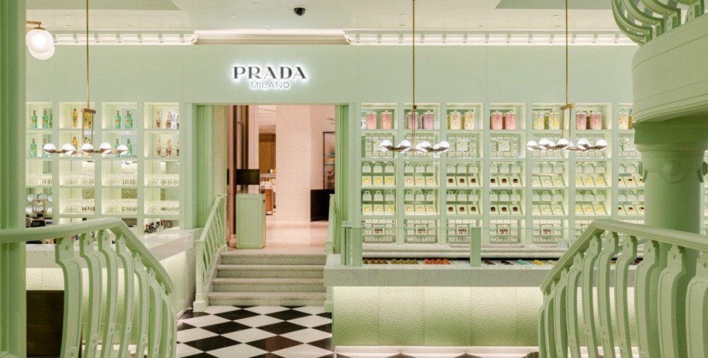 Prada CaffΕ στο Harrods