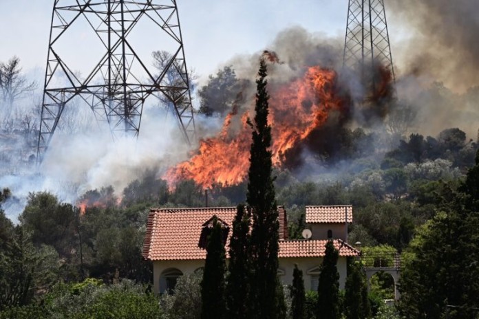 Μήνυμα του 112 για προληπτική απομάκρυνση των κατοίκων σε Λαγονήσι, Σαρωνίδα και Ανάβυσσο