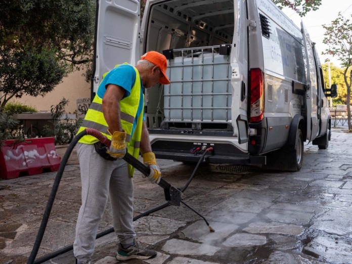 Ο Δήμος Αθηναίων εξοπλίζει κάθε κοινότητα με τα δικά της σύγχρονα εργαλεία καθαρισμού