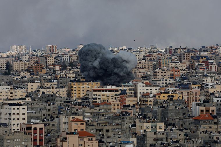 Μαχητικά του Ισραήλ έπληξαν περιοχές με νοσοκομεία στη Γάζα