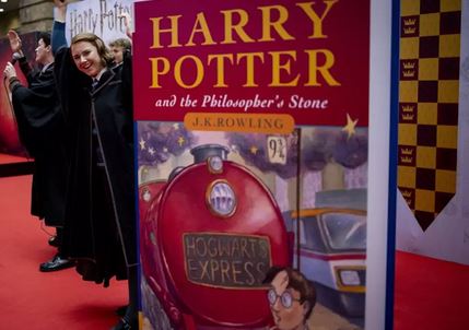 Βιβλίο Χάρι Πότερ της πρώτης έκδοσης πωλήθηκε σε δημοπρασία - DIMOPRASIONGR
