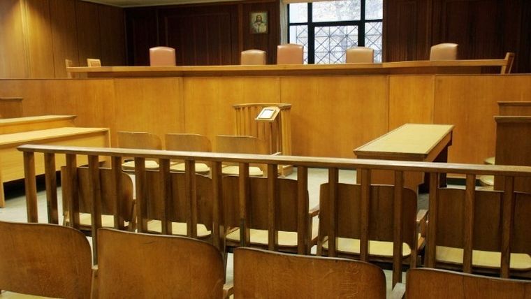 Η δίκη για τον μαζικό θάνατο ηλικιωμένων από κορονοϊό διεκόπη λόγω… κορονοϊού
