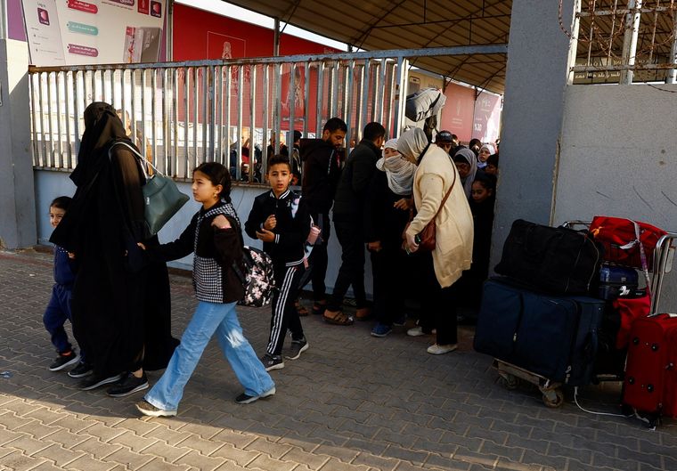 Εκατοντάδες χιλιάδες Παλαιστίνιοι εγκαταλείπουν τη Ράφα