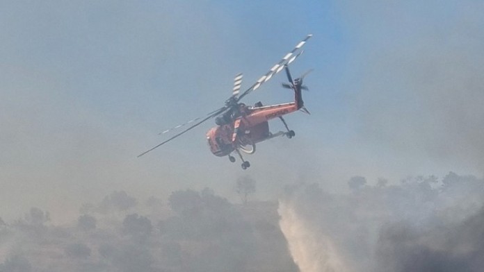 Φωτιά σε εξέλιξη στην περιοχή Φανερωμένη Ασπροπύργου