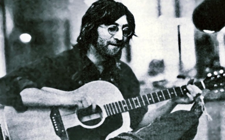 «Έσπασε» το ρεκόρ δημοπρασιών των Beatles κιθάρα του Τζον Λένον - dimoprasiongr