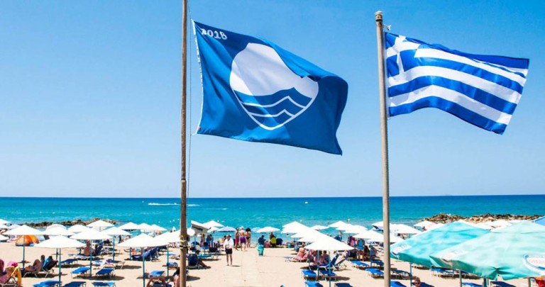 «Γαλάζια Σημαία»: Δείτε τις 22 ελληνικές ακτές που αφαιρέθηκε