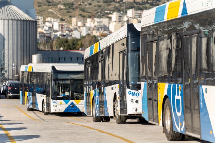 Σε δημόσια διαβούλευση η διαγωνιστική διαδικασία για την προμήθεια 700 νέων ηλεκτρικών λεωφορείων και τρόλεϊ σε Αθήνα και Θεσσαλονίκη