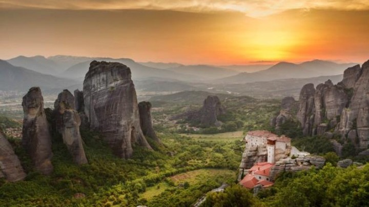 Σε κορυφαίο ταξιδιωτικό προορισμό της χώρας αναδεικνύονται τα Μετέωρα με 2.5 εκατ. επισκέπτες κάθε χρόνο - dimoprasiongr