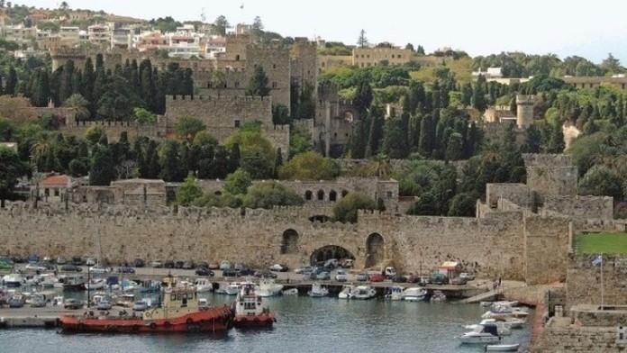 Αγνοείται Βρετανός τουρίστας στη Ρόδο