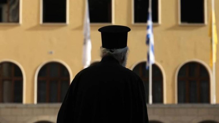 Συνελήφθη 60χρονος ιερέας για ενδοοικογενειακή απειλή σε βάρος της πρεσβυτέρας