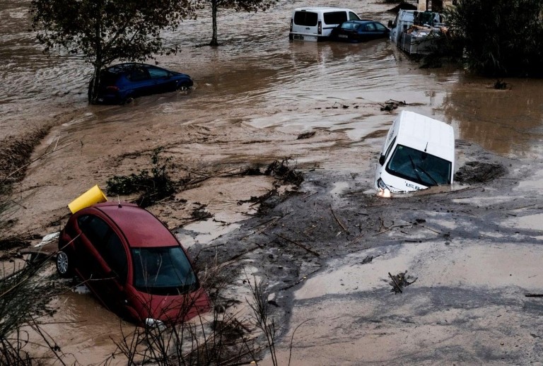 Ισπανία: Τα συνεργεία διάσωσης συνεχίζουν τις επιχειρήσεις για τον εντοπισμό των αγνοουμένων μετά τις “πλημμύρες του αιώνα”